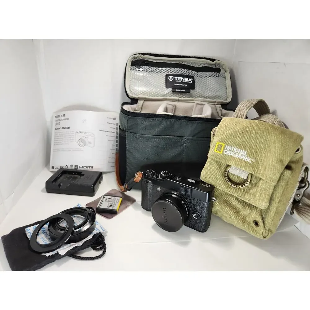 Fujifilm X10 Digital Camera Kit –‎ Fujinon Lens, Accessories barely used mint